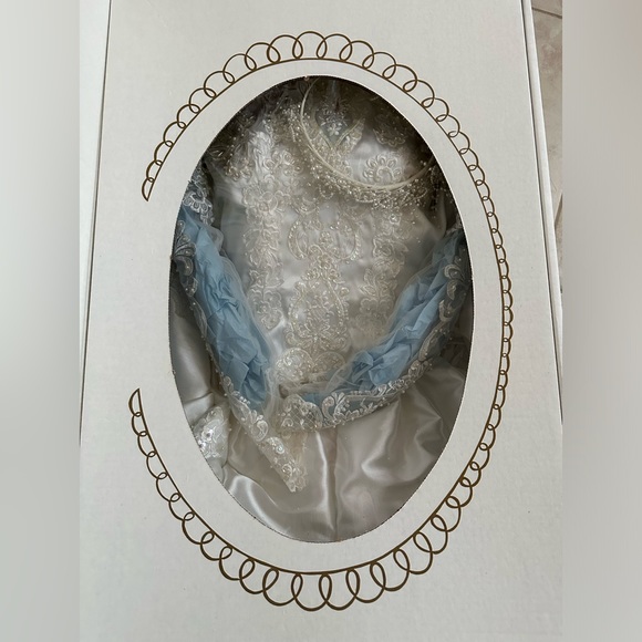 Wedding Dress with Headress and Veil - Picture 8 of 8